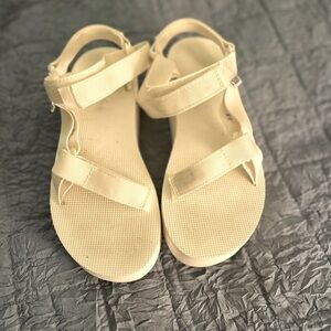 Teva Platform White Sandals Womens size 8